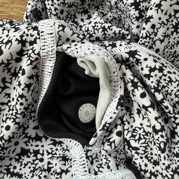 Lululemon Wunder Under Hi-Rise Cropped Leggings in Luxtreme Daisy Flower - 6 - Picture 5 of 5